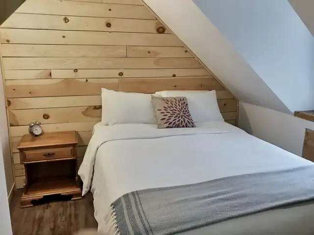 CHAMBRE, MEUBLÉ-TOUT INCLUS, SUR ST-JEAN BAPTISTE