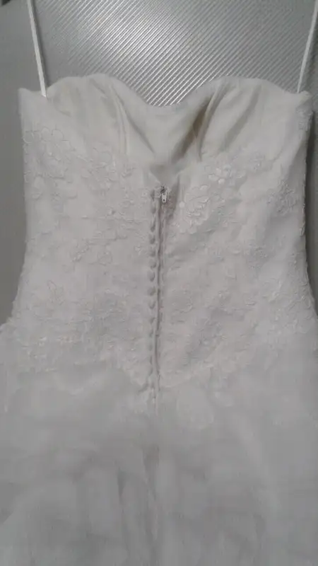 Casablanca Wedding dress size 10 in Wedding in Kitchener / Waterloo - Image 7