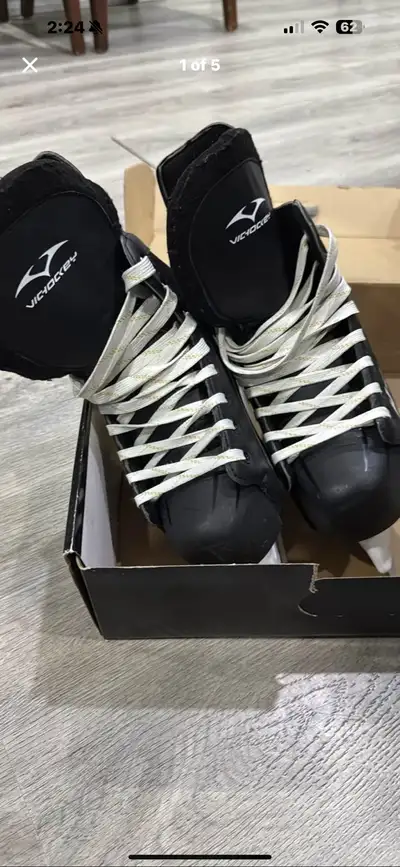 Ice skates size 5, View more