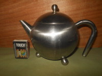 Stainless steel teapot for brewing tea