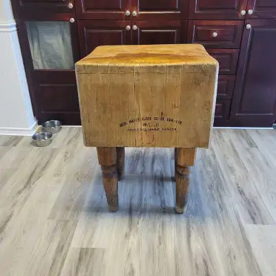 Meuble Antique Bloc  de Boucher en érable, View more