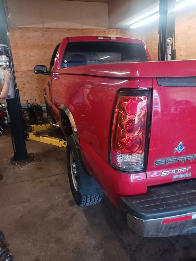 1999 gmc sierra in Cars & Trucks in St. Catharines