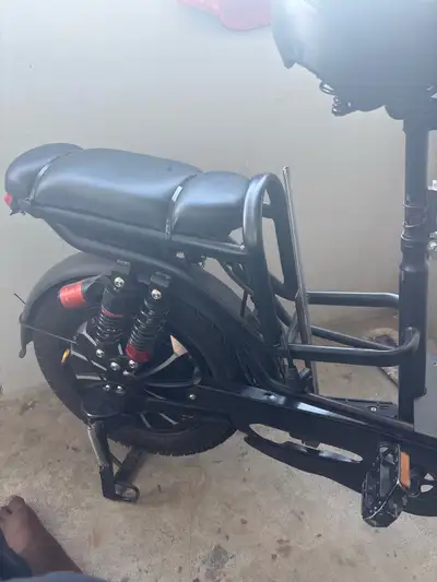 My e bike is in perfect condition, I just bought a new car and don't need the bike again. No problem...