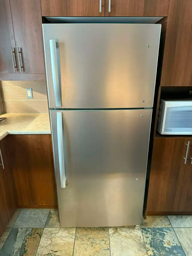 ENSEMBLE FRIGO + CUISINIÈRE – PRÊTS À PARTIR – BON PRIX in Refrigerators in Longueuil / South Shore - Image 3