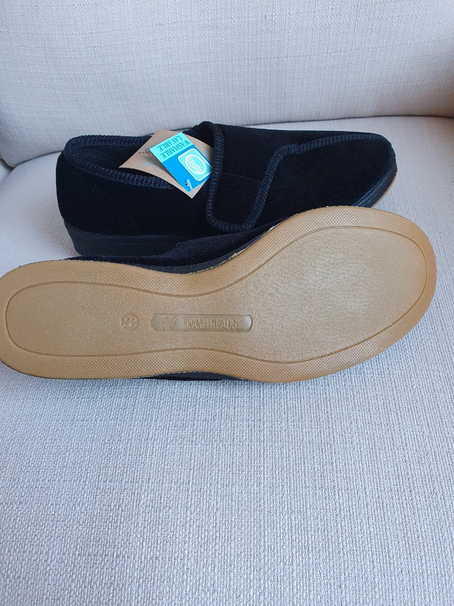 Pantoufles Foamtreads 8.5, neuves dans Femmes - Chaussures  à Longueuil/Rive Sud - Image 3