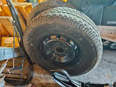 Ford F150 rims, 6 stud 17 inch steel rims only used 1 winter. 4 rims 2 winter tires. 275 75 17..call...