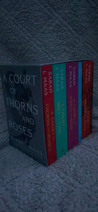 A Court of Thorns and Roses box set 