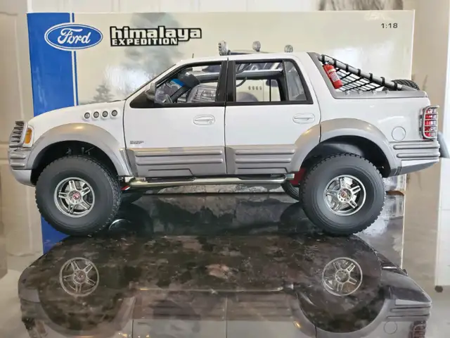 1:18 Diecast Autoart Millennium Ford Expedition Himalaya