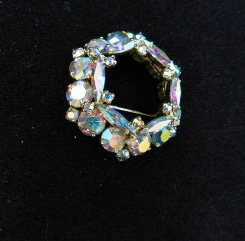 SHERMAN SIGNED OCTAGONAL AURORA 2 LAYER WREATH BROOCH in Jewellery & Watches in Lethbridge - Image 3