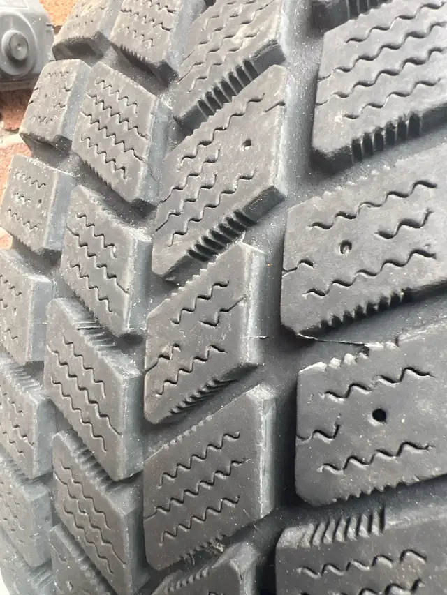 15" Steel Rims + Hankook Winter Tires (195/65R15) in Tires & Rims in Oshawa / Durham Region - Image 3