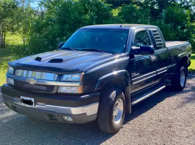Recently upgraded to a different truck, I am selling my 2004 Chevrolet 2500HD SLT Extended Cab 4x4 D...