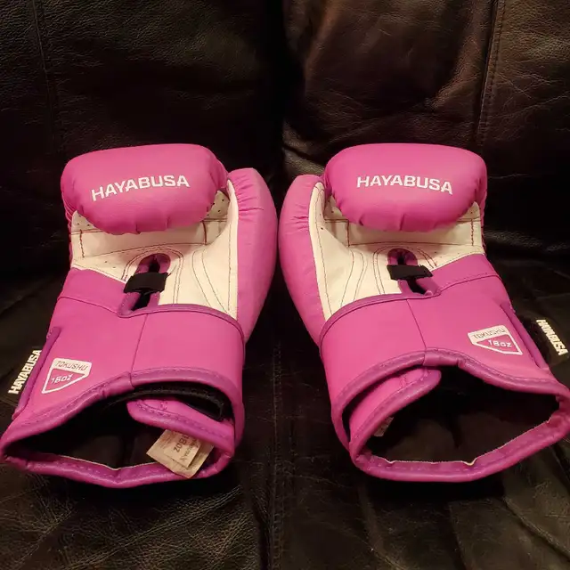 New 16 oz. HAYABUSA Boxing Gloves  in Exercise Equipment in Barrie - Image 3