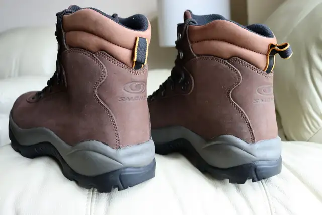  Salomon Men’s Leather Hiking Boots – Size 11 / EU 45⅓ / Conta in Men's Shoes in Markham / York Region - Image 6