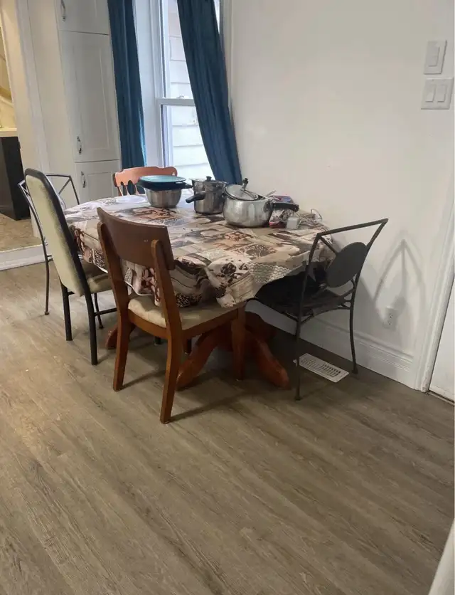 Shared bedroom for rent  in Room Rentals & Roommates in Peterborough - Image 5