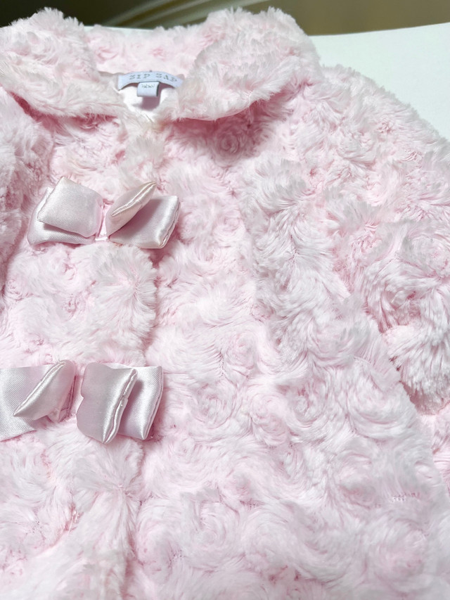 EUC BABY FAUX FUR PINK JACKET / COAT (12 months) in Clothing - 12-18 Months in City of Toronto - Image 2