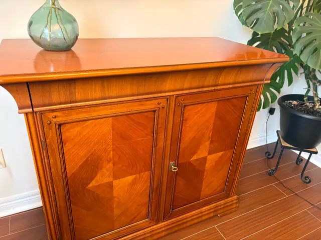 Italian dinning table and chairs with buffet cabinet in Dining Tables & Sets in Markham / York Region - Image 5