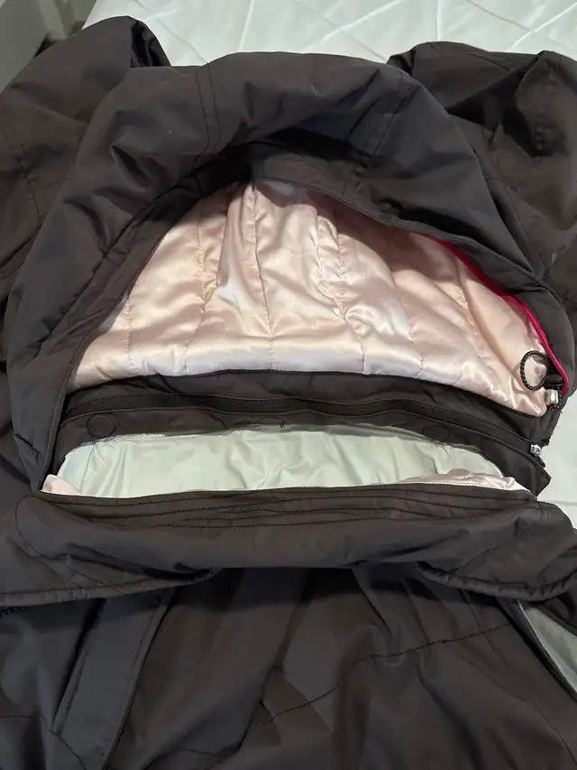 Lululemon Women’s Winter Jacket in Women's - Tops & Outerwear in Calgary - Image 5