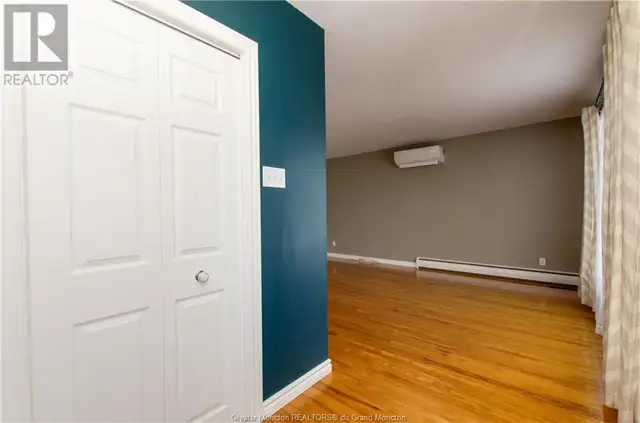 3bdroom house for rent (main floor unit )63838173071491121