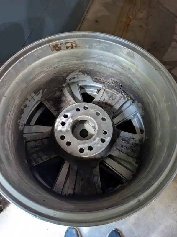 GM 17 inch Alloy Rim Set For Sale in Tires & Rims in Barrie - Image 4