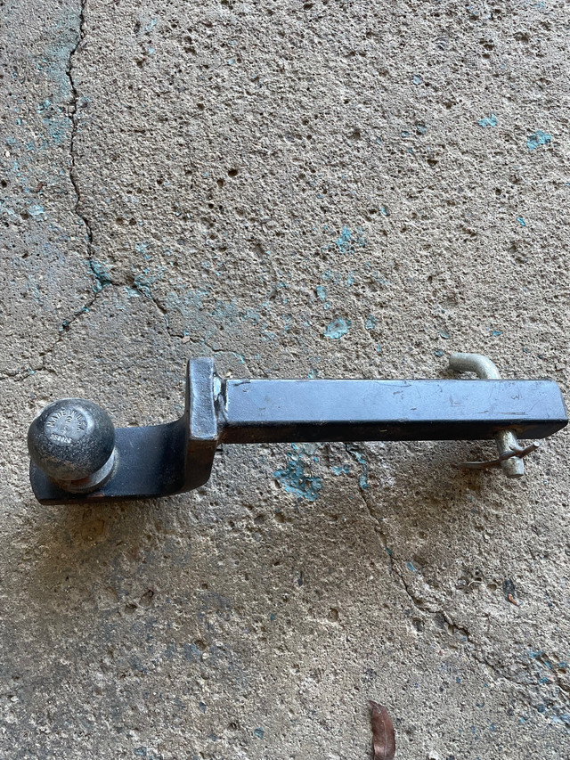 Excellent condition Trailer hitch 1-1/4 inch with 2 inches Ball  in Other in Mississauga / Peel Region