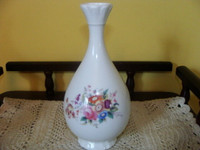 Très beau vase à fleurs en porcelaine signé Coalport, England