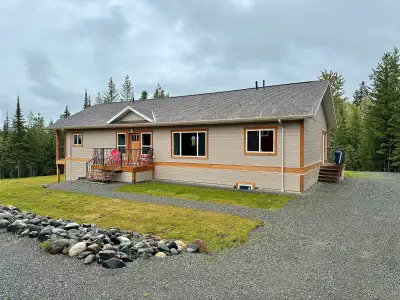 PLEASE READ FULL AD! LOCATED IN HORSEFLY, BC Available - Sept 1st, 2025 ** If the ad is still up, it...