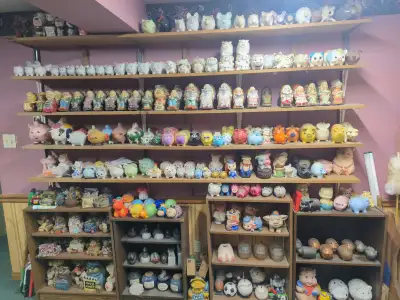 I have an extensive collection of vintage coin banks, Disney, Piggy banks, coin banks, mechanical, a...
