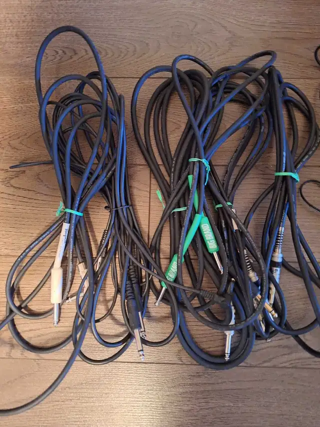 Various Guitar Equipment in Guitars in Brockville - Image 6