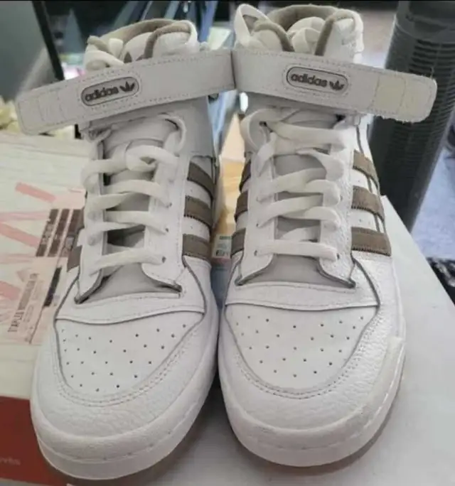 ADIDAS FORUM MID WHITE ORBIT GREEN SNEAKERS in Men's Shoes in Kitchener / Waterloo - Image 4