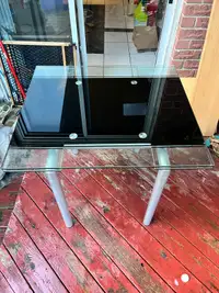 Glass/metal extendable Dinner table for sale 