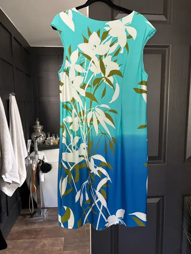 Floral Dress size 18W in Women's - Dresses & Skirts in Kitchener / Waterloo - Image 4
