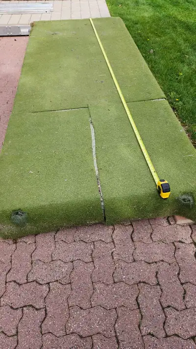 This pre-owned 10-foot floating dock is built with a sturdy metal frame and durable artificial turf...