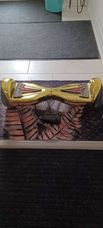 XPRIT 6.5 inch Hoverboard Chrome Gold with Wireless Speaker in General Electronics in Cambridge - Image 2