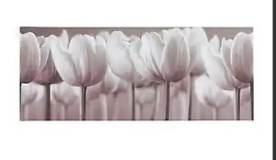 Beautiful Tulip wall art. Very good condition.