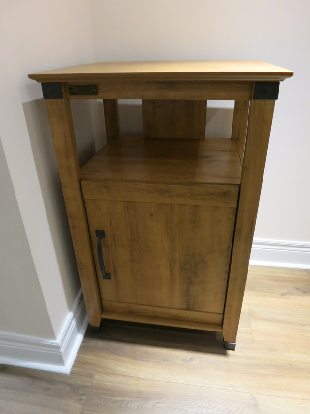 Solid Pine Wooden Cabinet in Hutches & Display Cabinets in Markham / York Region - Image 2