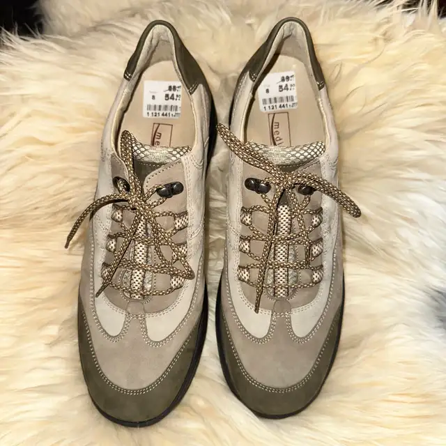 NWT orthopedic Hiking shoes. Women’s wide shoes  size 10w in Women's - Shoes in Oshawa / Durham Region - Image 3