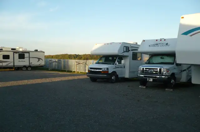 OUTDOOR TRAILER STORAGE561999909707458562
