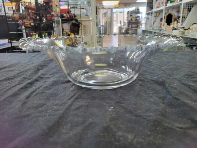 Candlewick Clear Glass with Bubble Edge Pieces ***INFO IN ADD*** in Arts & Collectibles in Ottawa - Image 2