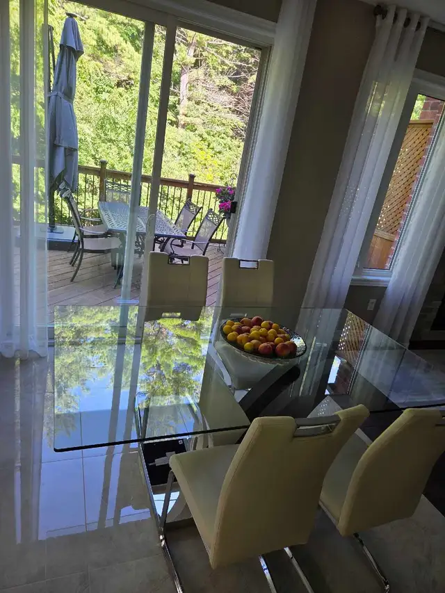 Contemporary Table With Chairs in Dining Tables & Sets in Markham / York Region - Image 5