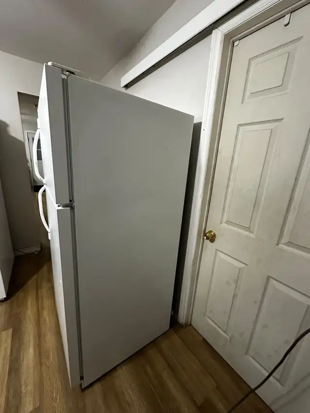 Frigidaire Top - Freezer Refrigerator in Refrigerators in Belleville - Image 2