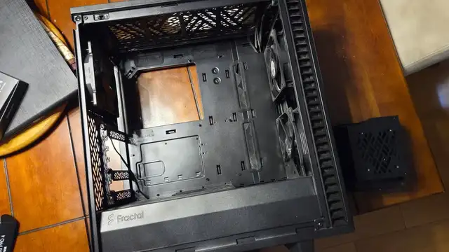 Fractal Design Define 7 Compact in System Components in Ottawa - Image 5