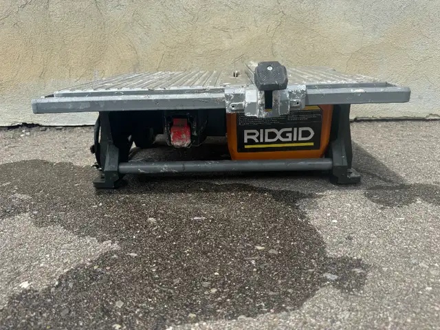 Ridgid Wet Tile Saw (R40211) Table Top Wet Saw 7 inch 120V in Power Tools in City of Toronto - Image 3