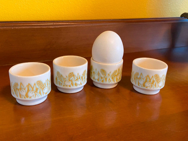 Vintage Retro Set of Four HORNSEA Pottery Egg Cups with Fleur in Arts & Collectibles in Oshawa / Durham Region