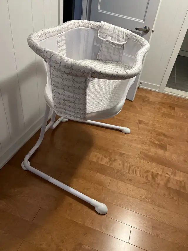 Halo bassinet in Cribs in City of Montréal - Image 5