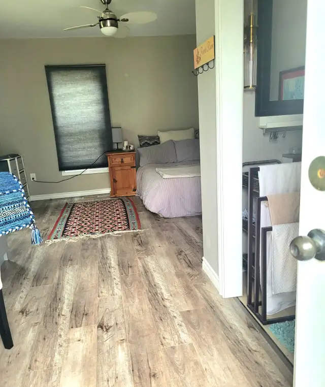 Spacious,Furnished bachelor bed sitting room