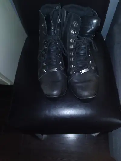 Rain proof Harley Bag and size 9 1/2 Harley Boots. Both in excellent condition. $50.00 for both!