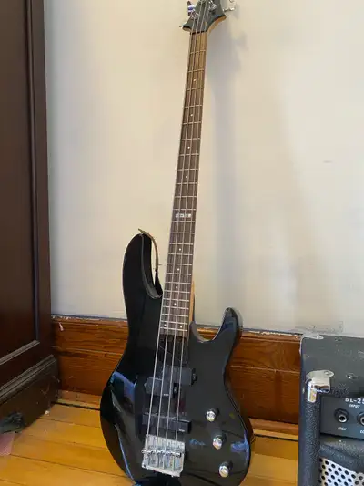 Bass à vendre. Je l’ai testé il y a une année et tout semble bien fonctionner. Vous pourriez venir s...