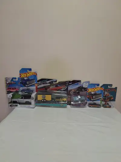 1 Maisto Design 1979 Chevrolet K5 Blazer/ Car Trailer/1 Maisto 1978 K5 Blazer/1 Hotwheels T'ooned 83...