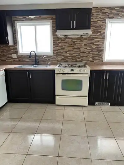 Description **NEW YEAR, NEW HOME in North Galt** Come and see this lovely single family home in soug...