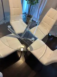Kitchen glass table with 4 chairs 